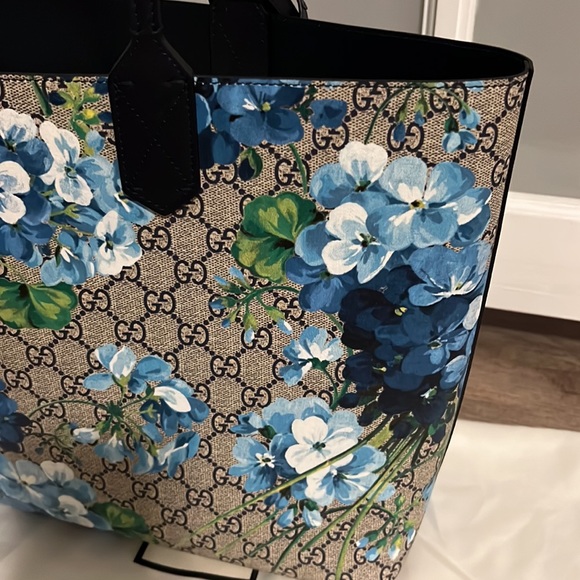 GUCCI
BLUE GG BLOOMS SUPREME CANVAS REVERSIBLE TOTE - Picture 7 of 16